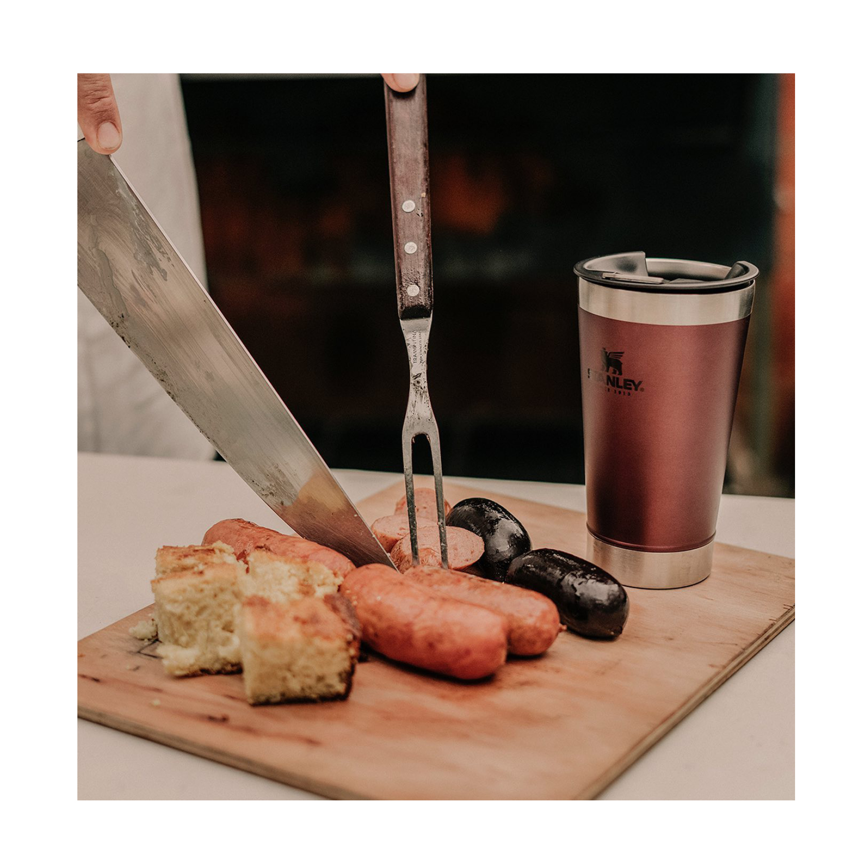 VASO CERVECERO STANLEY BORDO 5235 C/TAPA